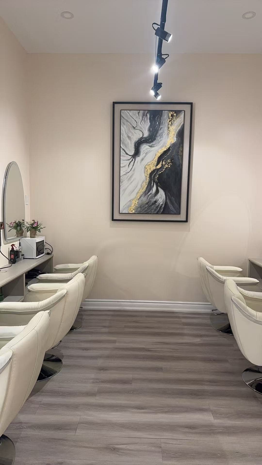 Styling & blow-dry room