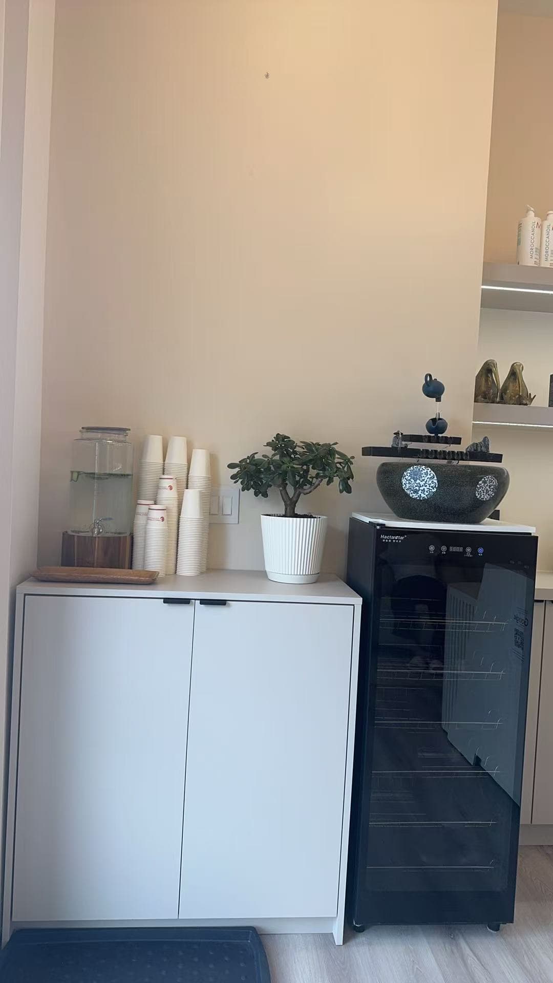 Complimentary tea & water